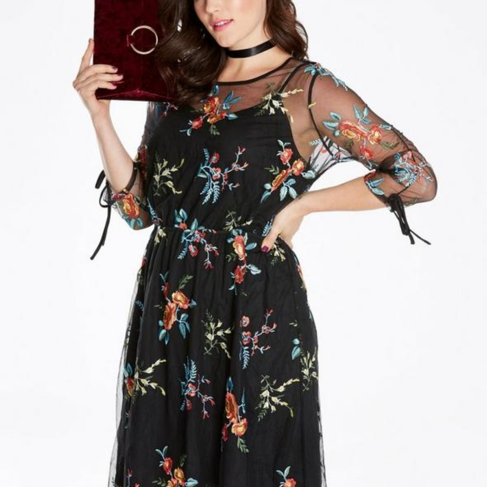 BLACK EMBROIDERED RUCHED SLEEVE DRESS SZ 14